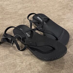 Ipanema Women's Black Strappy Sandals